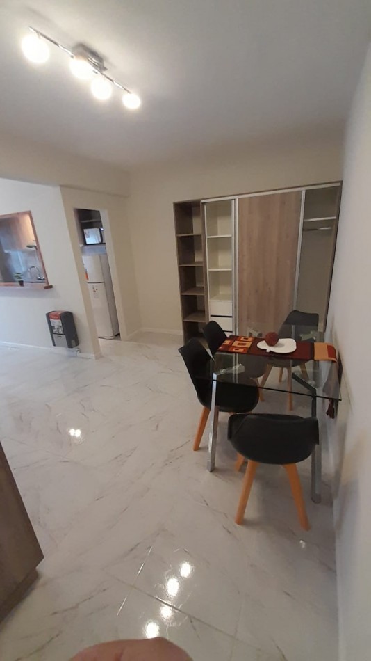 Departamento con balcon saliente externo dos ambientes .