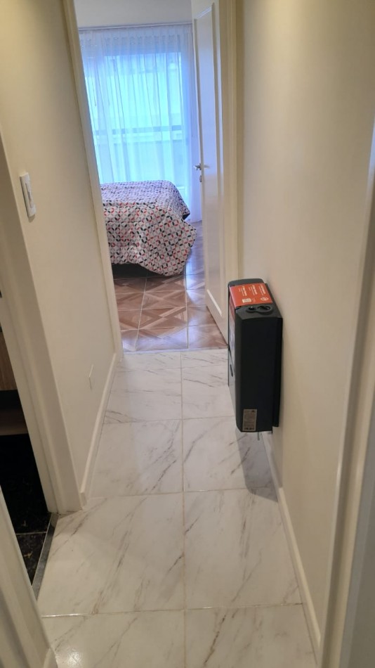 Departamento con balcon saliente externo dos ambientes .