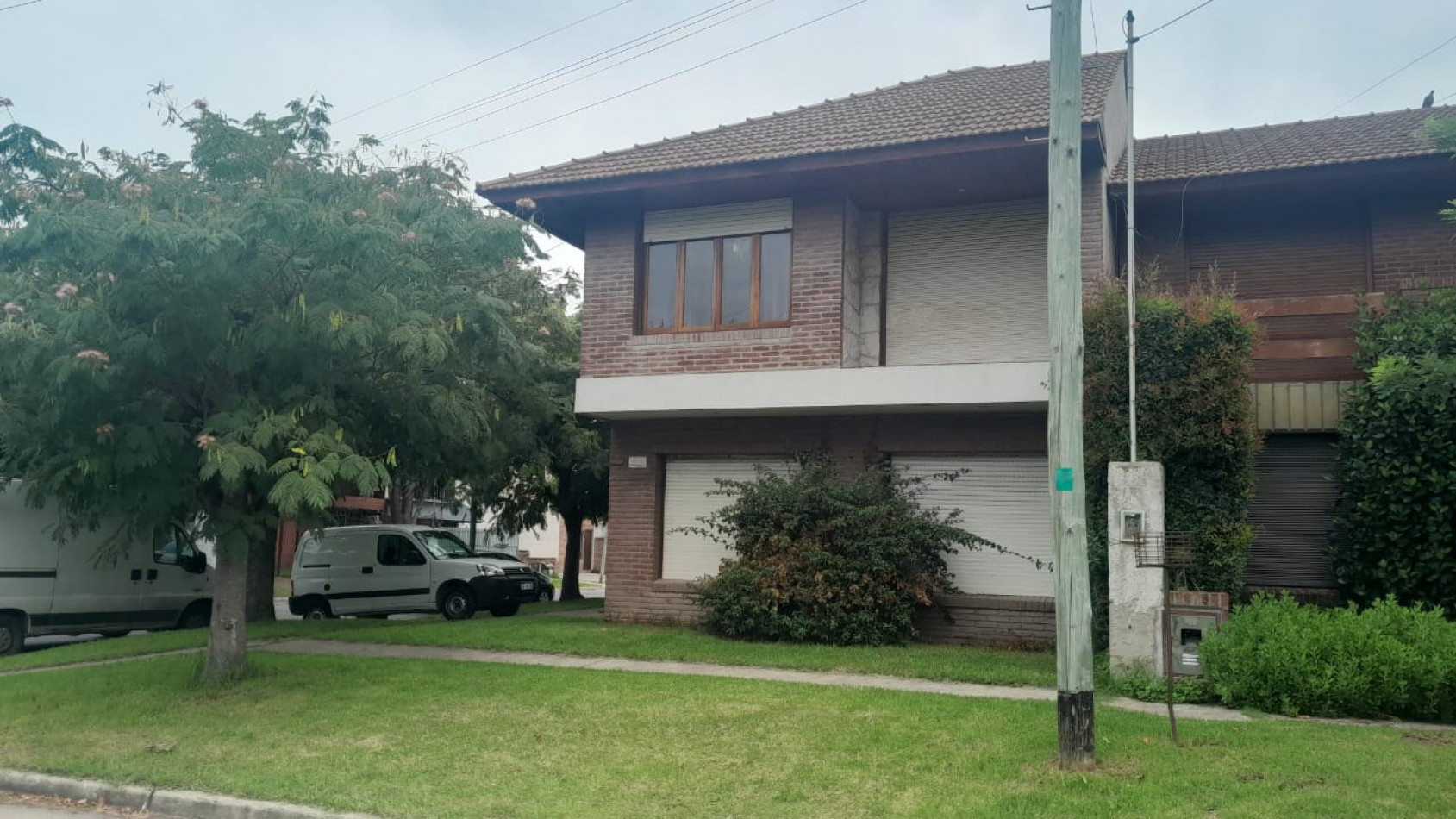 Casa a la venta tres ambientes, excelente estado. 