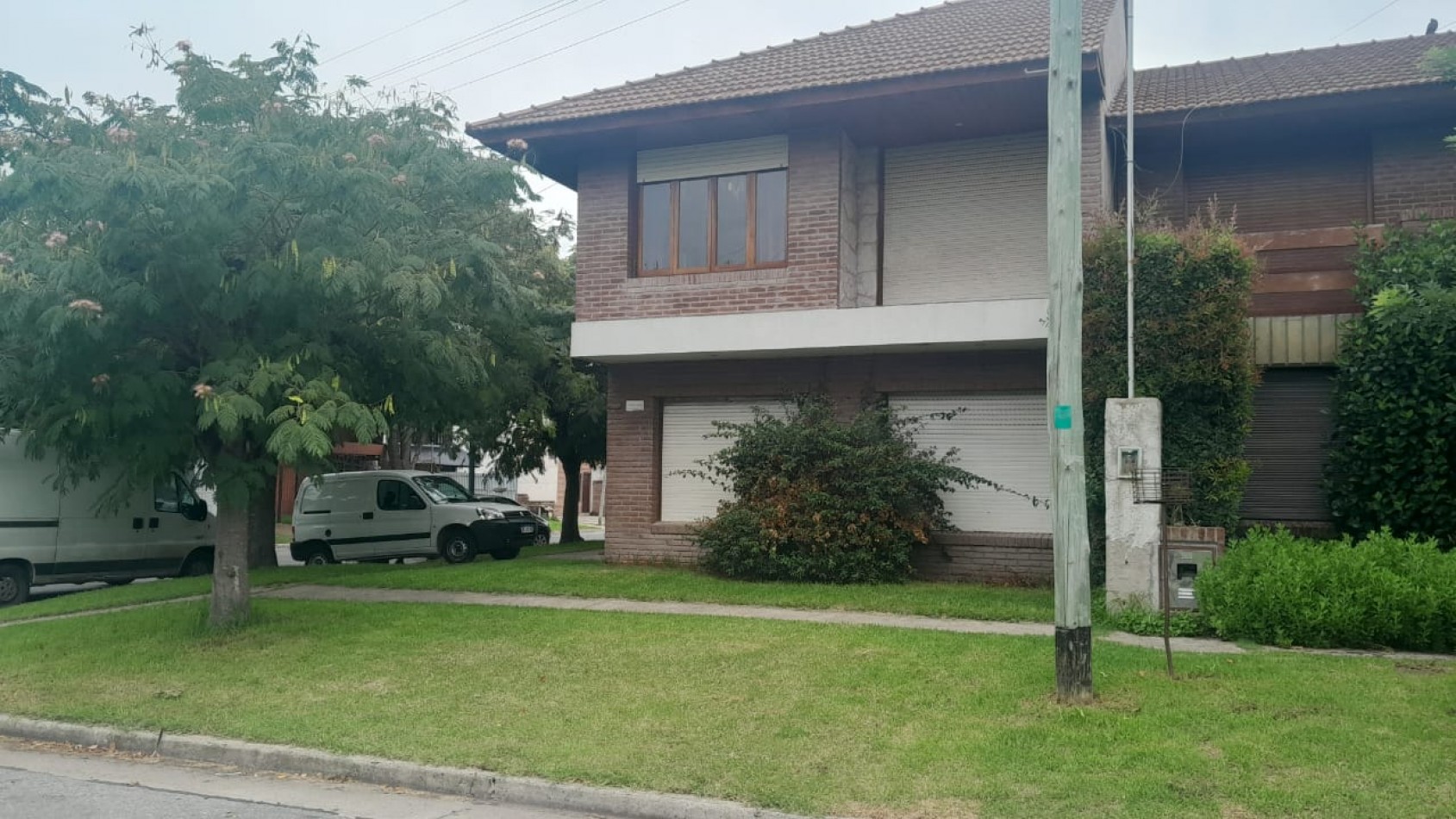 Casa a la venta tres ambientes, excelente estado. 