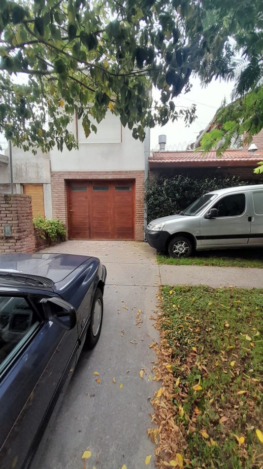 Casa a la venta tres ambientes, excelente estado. 