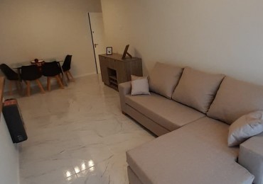 Departamento con balcon saliente externo dos ambientes .